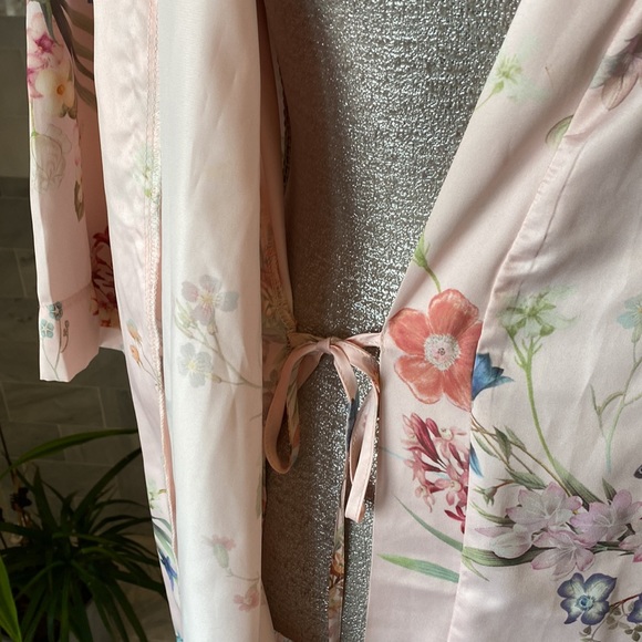 Flora Nikrooz Matte Charmeuse Pink Floral Kimono Robe Size M/L - Picture 6 of 14